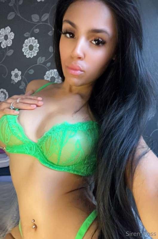 No way Samantha’s page is really free on onlyfans 👀 she’s su..