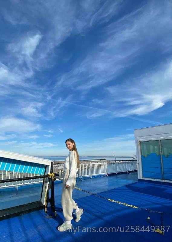 leona_corona image #0