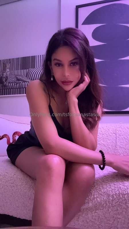 Does my stare captivate you enough to go crazy for me? 🥵😈