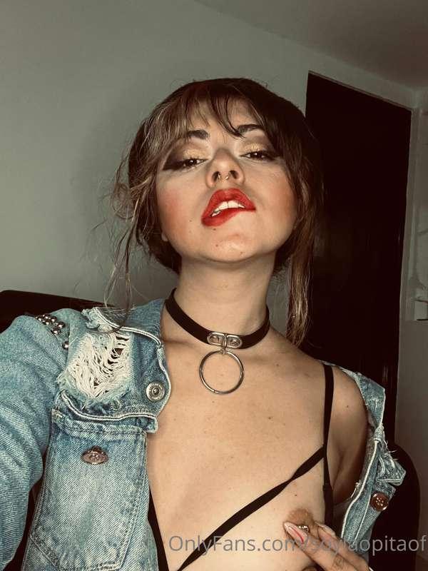 ¿Te gustas mis nipples? Te gustaría tocarlos con tu lengua? ..