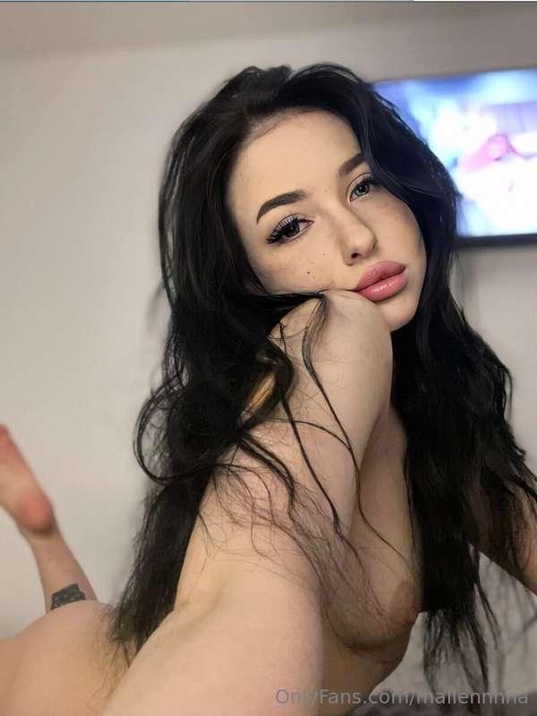 ## 🔥🔥🔥 HORNY PRINCESS🔥🔥🔥

😋 Witness her @regina_ero fondling..