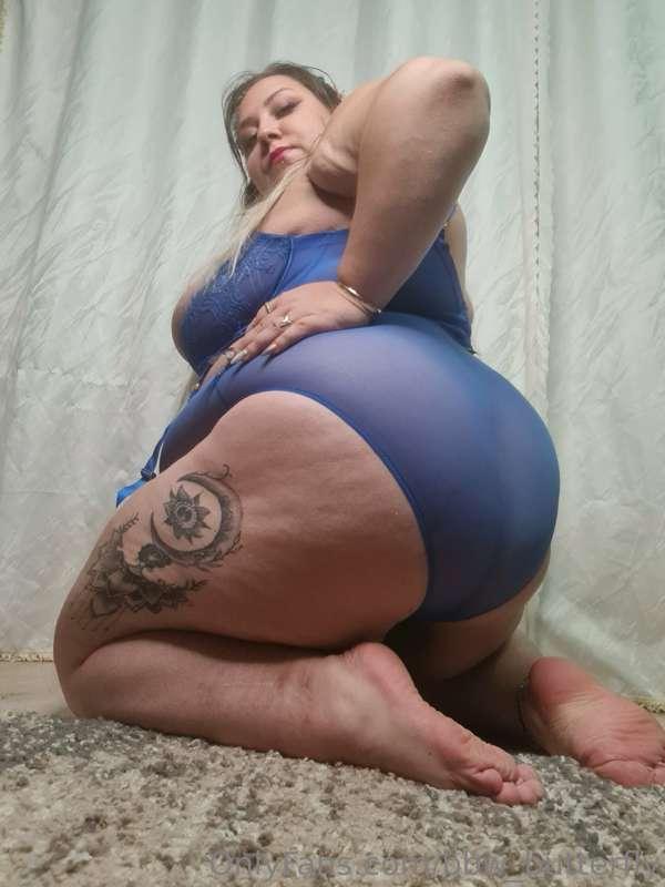 Is my ass too fat?😔