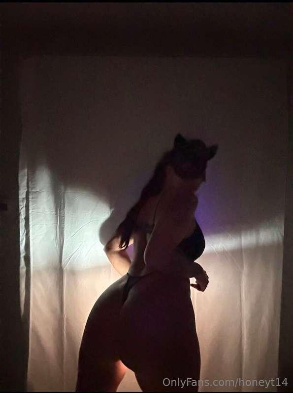 Did you know… Catwomans cryptonite is **hot men with BIG DIC..