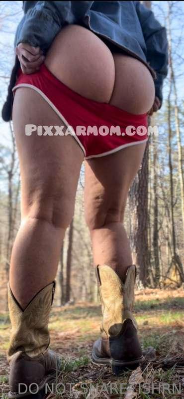 Happy Friday!!🍑⛰️⛰️