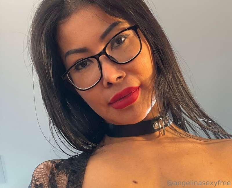 **I look sexy with glasses** 😋 Do you like me? 🤔