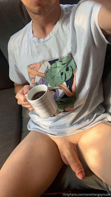 Wood morning! 🍆 Which you putting your mouth on first ? 😈