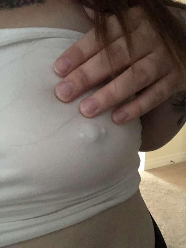 Love a good white top with no bra look 😈😻