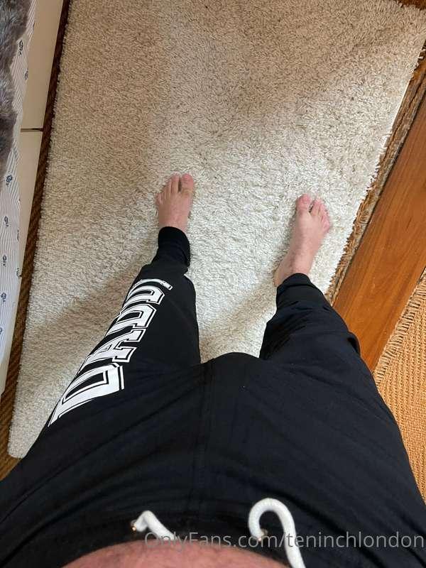 Love freeballing in these sweatpants, thank you JJ Malibu 😈🍆