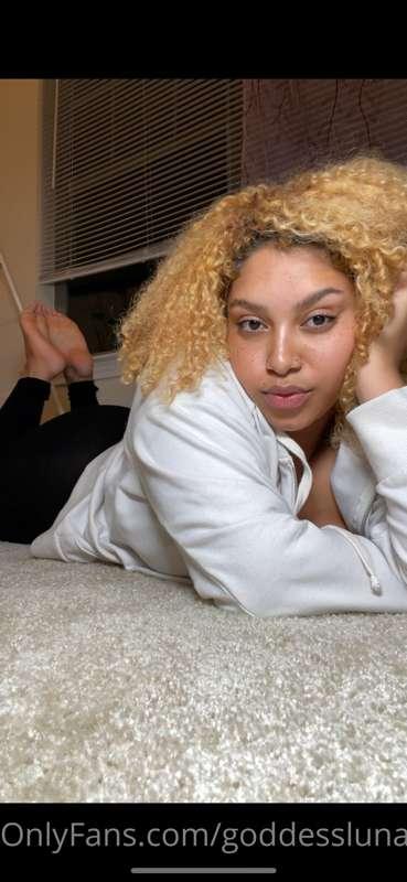 Fuck my feet from behind JOI, being sent to your messages no..