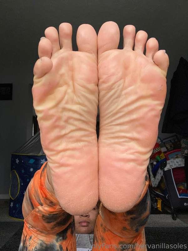 Dry and crusty lol smh donate to my pedicure