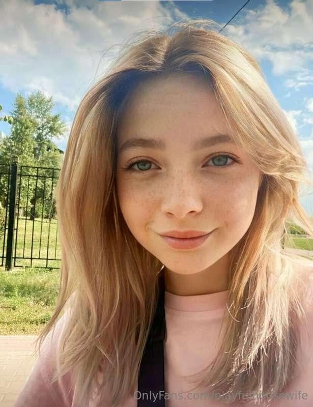 BIG ASS SLUT @sunnybanny1 WANTS YOU TO SLAP IT 😈🥵 THIS NAUGH..