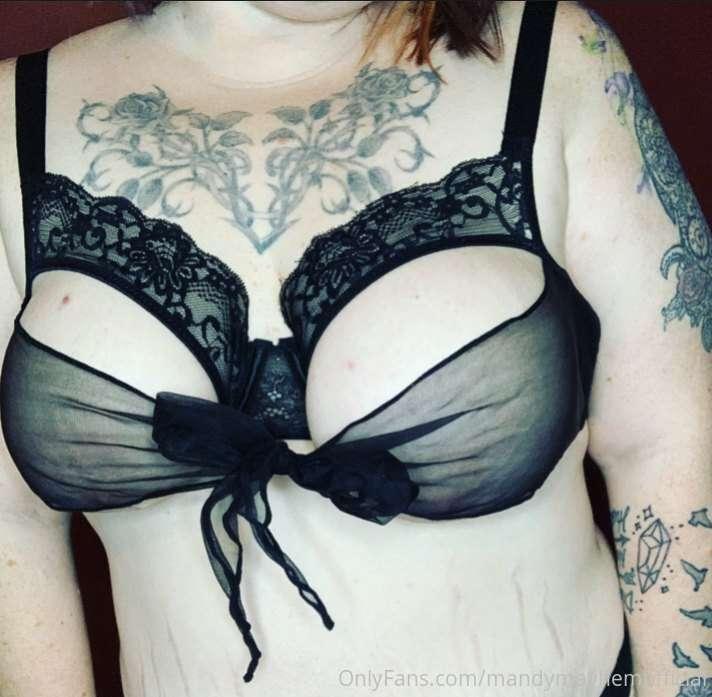 Kiss me all over and then cum all over me. 😈