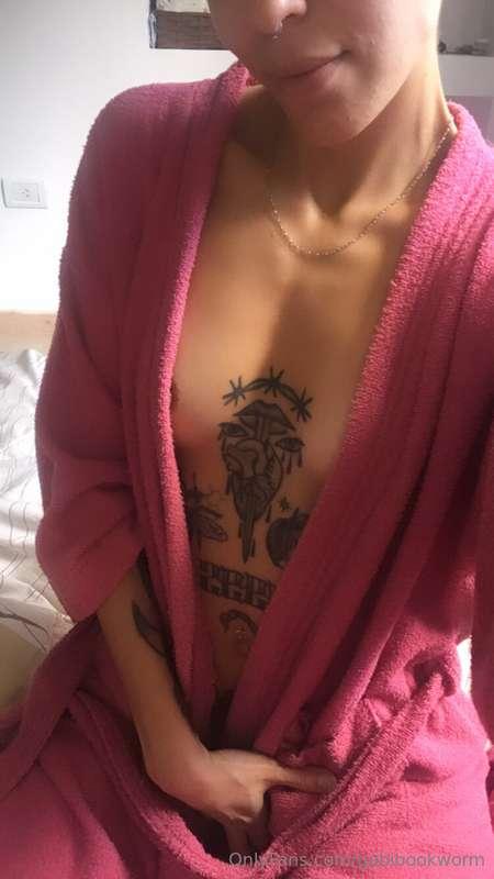 Just took a shower and left a video on your dm 🫣😘