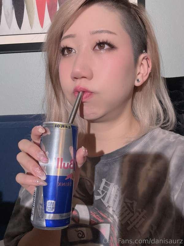 woke up at 9:30pm after a long con day to do my makeup and p..