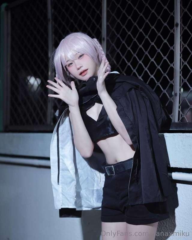 guess the character!! (˶ᵔ ᵕ ᵔ˶)
