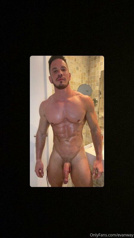 ?‼️@jayroma‼️?
Hot muscle stud with a 9 inch cock ? & sexy b..