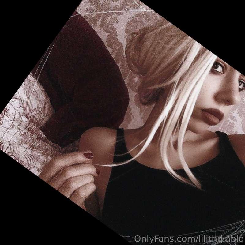On my way to fill your dreams👼
Do you like this baddie?🤓🪓👼