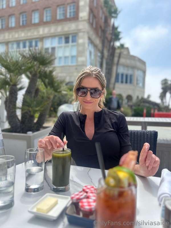 I need a brunch buddy so bad 😇