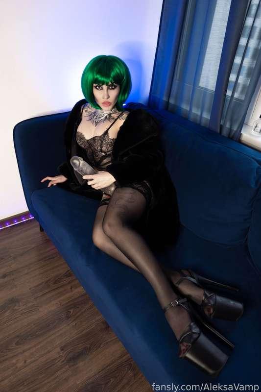 Recently I was told that in this image I look very elegant.🥰🥰
 What do you say?😏


#fyp #strapon #petite #body #naughty #tattoo #gamer #sexy #mistress #femdom #pussy #footfetish #domme #mommy #goddess #boobs #butt #switch #facesitting #ass #boss