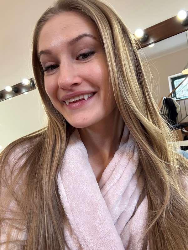 Hey guys how was your day?🥰 i had a looong shooting day we s..