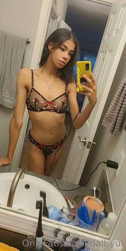 Hewwwooooo

Currently running promo: Tip $5 and get 1 nude p..