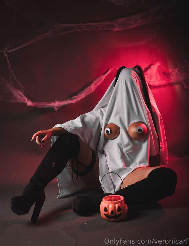 Command me to pleasure you, I’ll do all you ask, pinky promi..