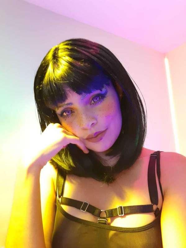 🍒 On live!! 👉 Chaturbate 🍒
https://allmylinks.com/alessa-gor..