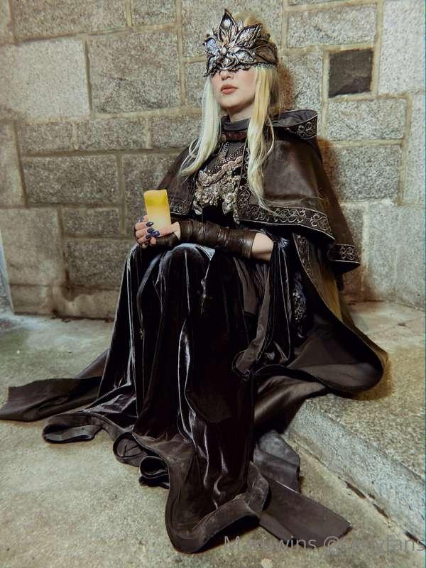 My Fire Keeper cosplay! All done and shot ☺️  The whole HQ c..