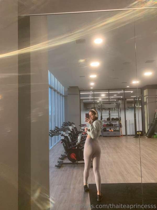 Come stretch me out and let’s get some cardio in 🏃‍♀️