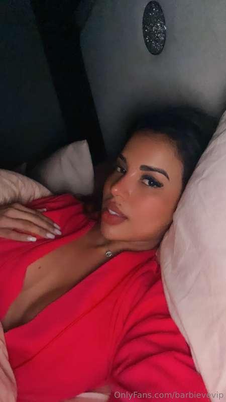 Good moaning, papi 🫢 Check your DMs!