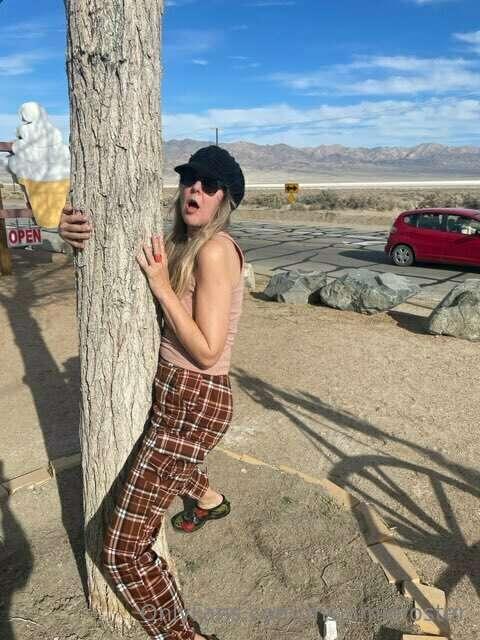 Hump me like I want to ride this tree.  I had a sex dream I ..
