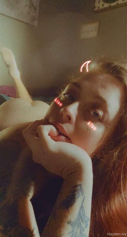 No make up, lay in bed naked kinda day💋