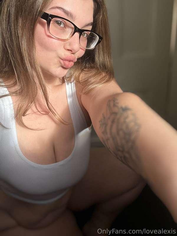Afternoon kisses anyone? 