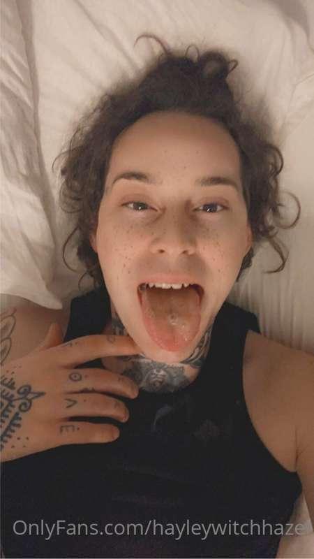 Self swallow cumshot 😇 I luv the taste of my own cummmm 💦💕