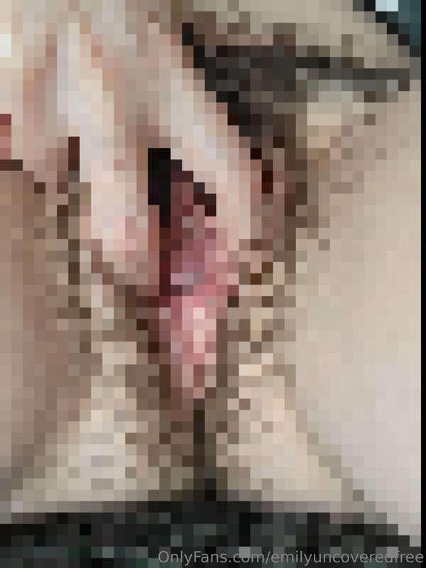 These pics just went out to my VIP subs @emilyuncovered Befo..