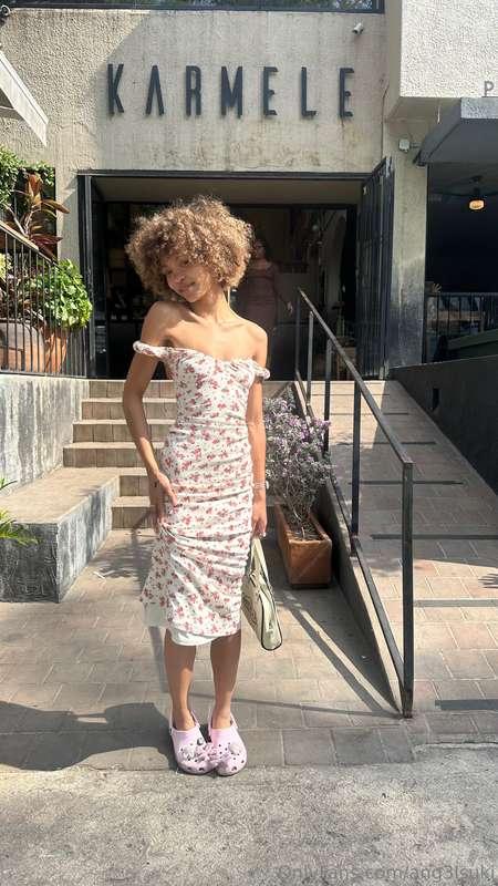 Need a distraction from your day? Let me help with that 💋