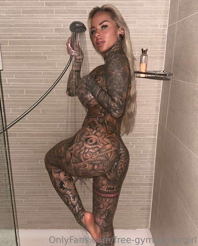 Morning shower with me ? 💦💦💦