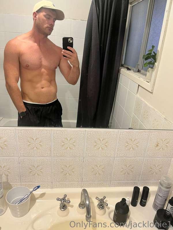 Do you prefer me wearing shorts or boxers? 🤔 Nevermind, I do..