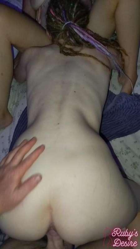 Three minutes of pure pleasure... @sapphirevii goes down on ..