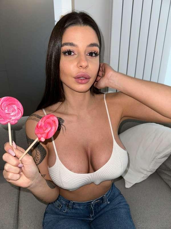 I'm your sweet little candy🍬
1/2/3/4/5?👇🏼