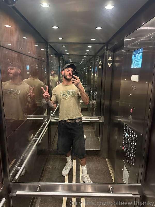 elevator selfie!