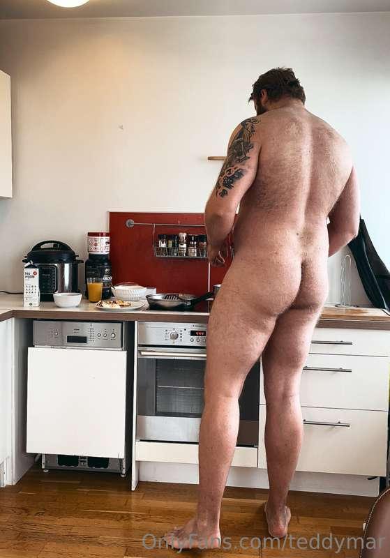 Making breakfest in the nude. Like always