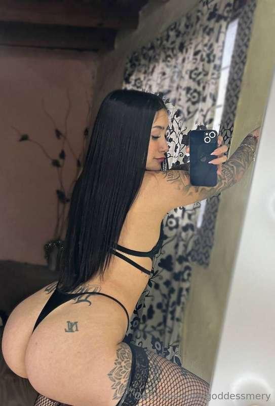 🖤 Your favorite tattooed big ass 🖤     @thequeennx @thequeen..