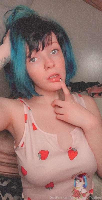 Naughty lil slut 😚