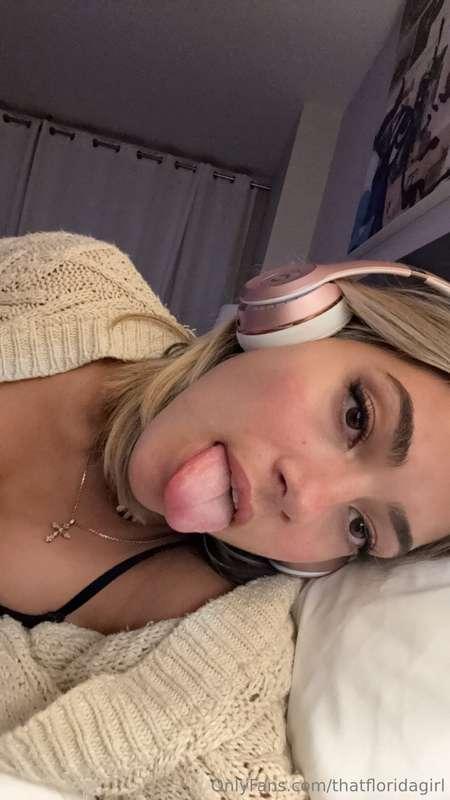 👅