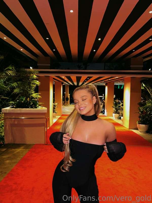 Walking on the Red Carpet like a movie star💎