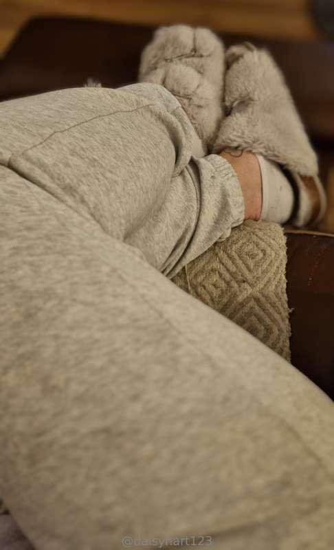 Friday chill very much needed!https://onlyfans.com/ddaisyhar..