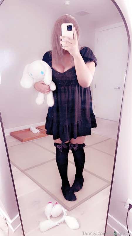 My thighs are all sticky~ 

wanna know why? 👉👈 (/ω＼)