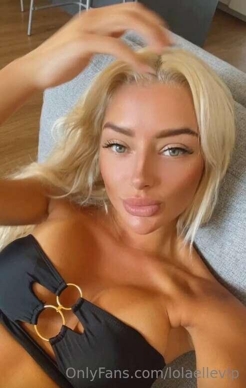I don`t try to look beautiful, beautiful tries me💋

I kinda ..