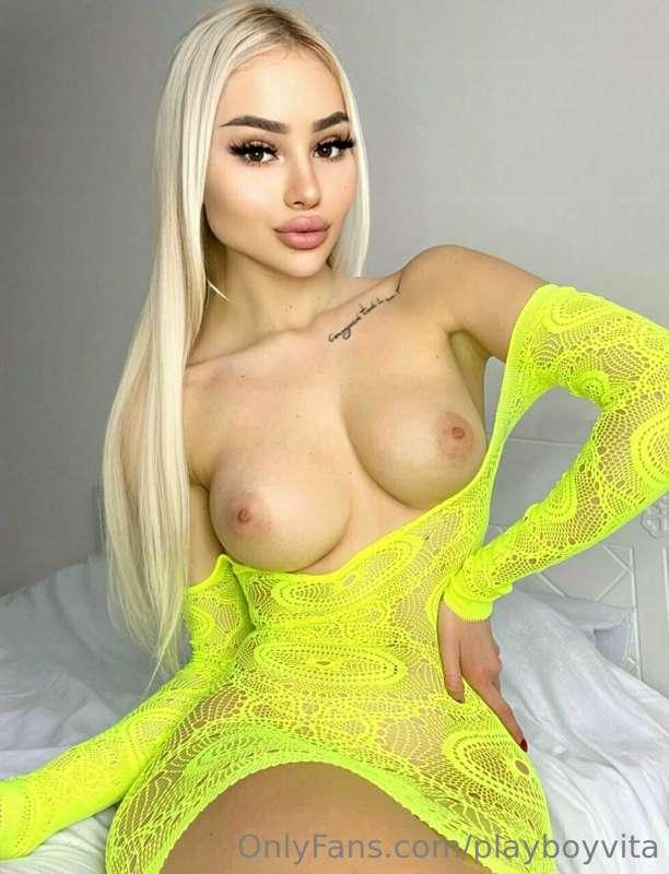 Your wet stepsister @magicalflower wants to lose her virgini..